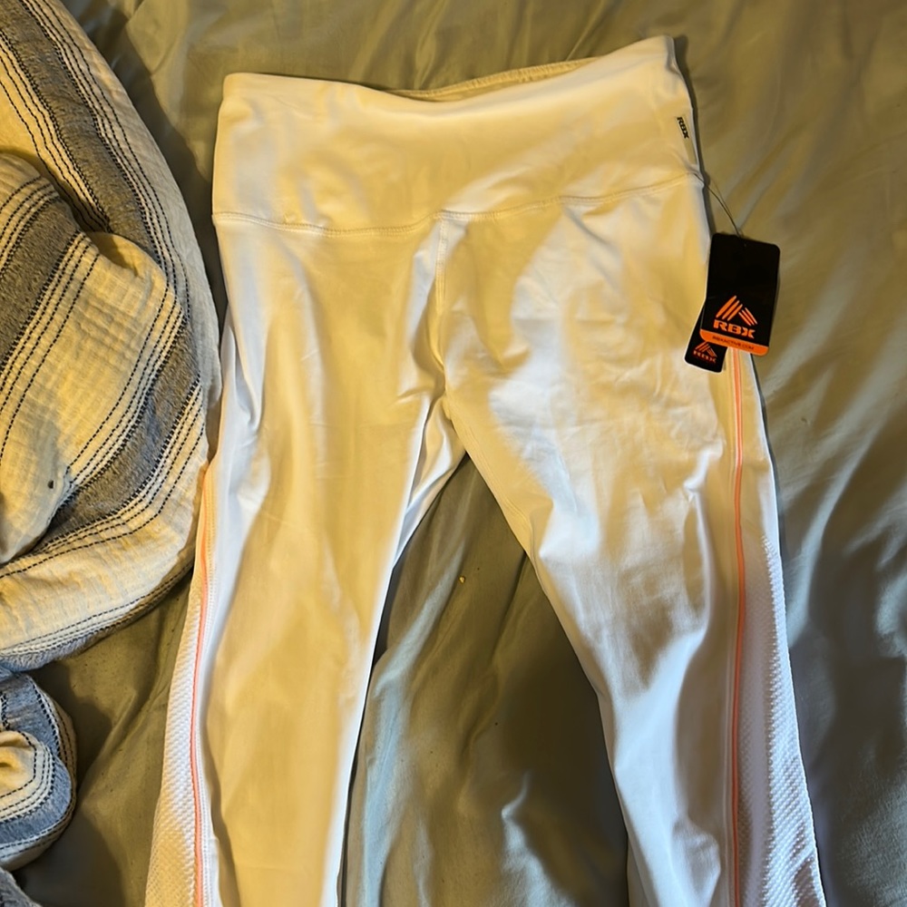 Never worn Capri leggings